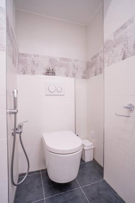 Sukromny Staromestsky Apartman V Uzasnej Lokalite/Cozy Old-Town Apartment In A Great Neighborhood Bratysława Zewnętrze zdjęcie