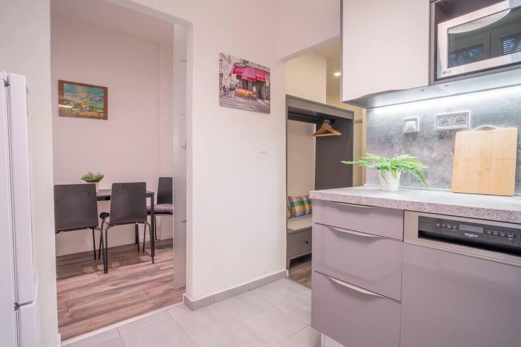 Sukromny Staromestsky Apartman V Uzasnej Lokalite/Cozy Old-Town Apartment In A Great Neighborhood Bratysława Zewnętrze zdjęcie